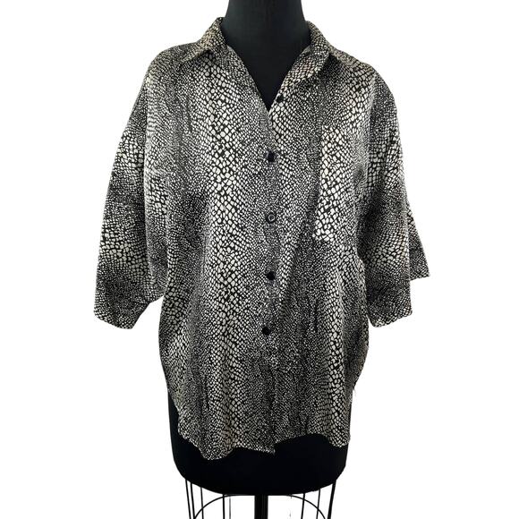 VINTAGE Happy Legs Black White Snakeskin Button-Up Boxy Short Sleeve Shirt M VTG - Picture 1 of 7